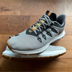 NIKE QUEST SE